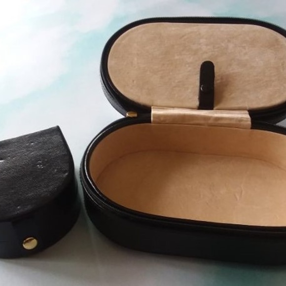 Wolf Designs Black Leather Jewelry Travel case - Picture 5 of 6